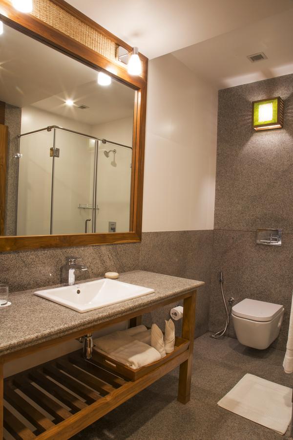 เดอะ คุวาหติ แอดเดรส บาย เซ็นเตอร์พอยต์ Hotel กูวาฮาติ ภายนอก รูปภาพ